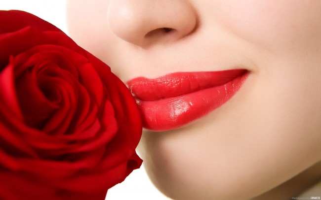 Mẹo chống khô da, môi khi ngồi máy lạnh lâu